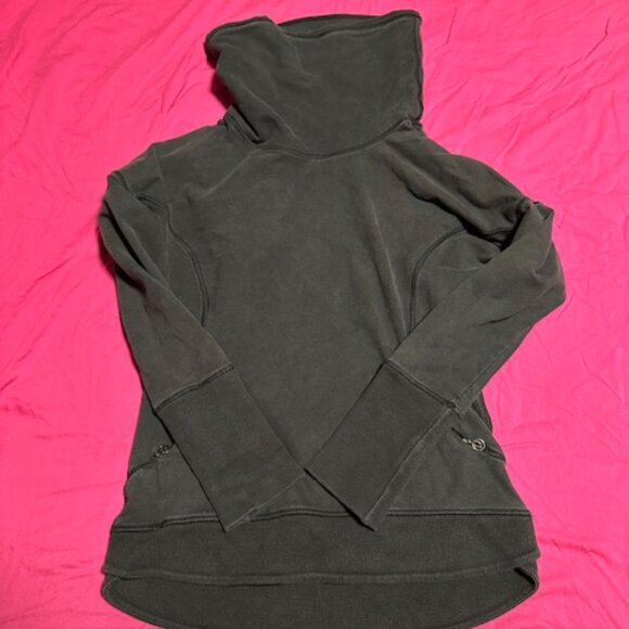 LUlulemon Black size 4 Pullover - Picture 1 of 3